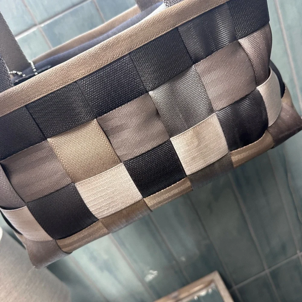 Harvey's seat belt bag and wallet - Picture 4 of 6